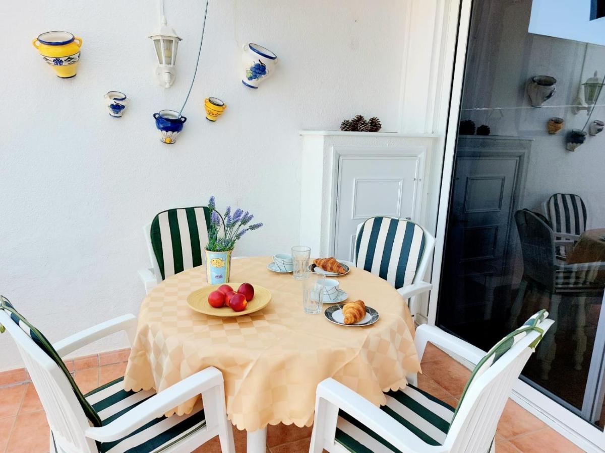 First Line Villa Floor Studio Apartment With Amazing Sea View Air Conditioned Just 50M From The Beach Costa Adeje  Bagian luar foto