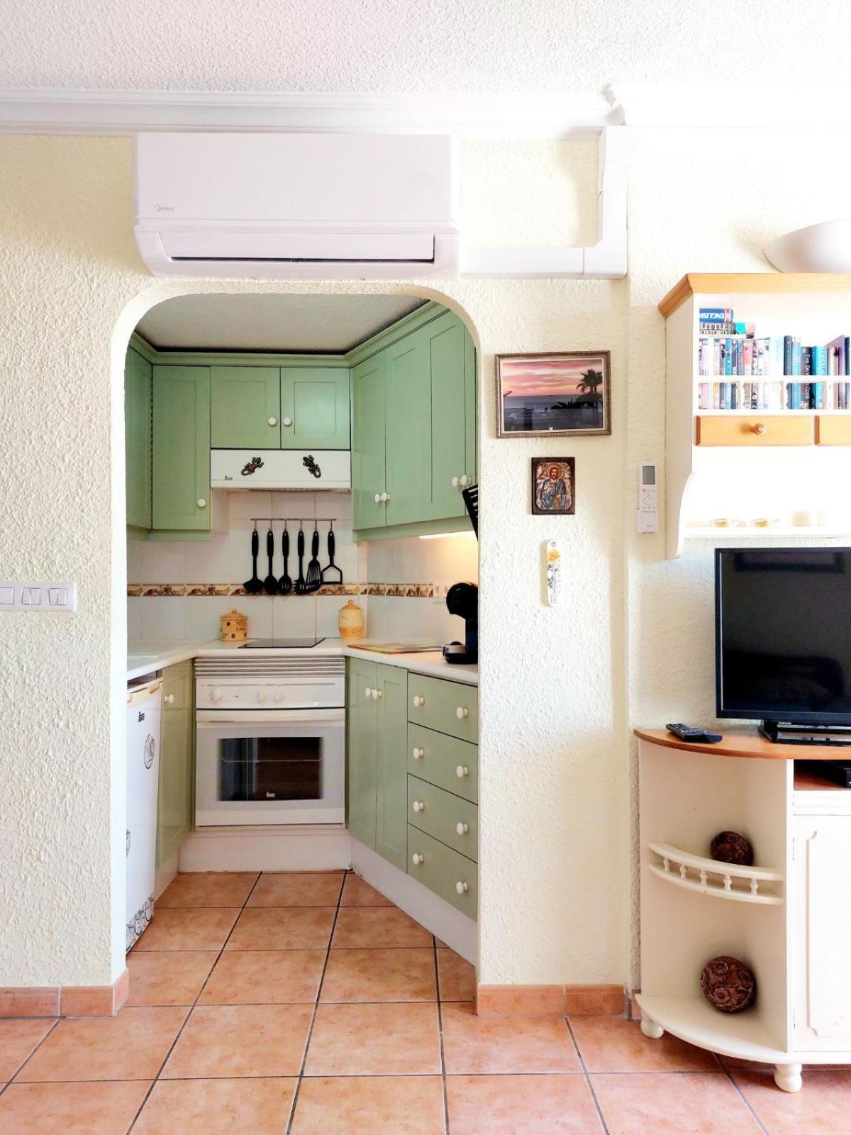 First Line Villa Floor Studio Apartment With Amazing Sea View Air Conditioned Just 50M From The Beach Costa Adeje  Bagian luar foto